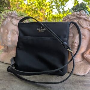 EUC 🌟 KATE SPADE 🌟 nylon & leather SWING PACK CROSSBODY PURSE 🖤 Black/Gold 💋